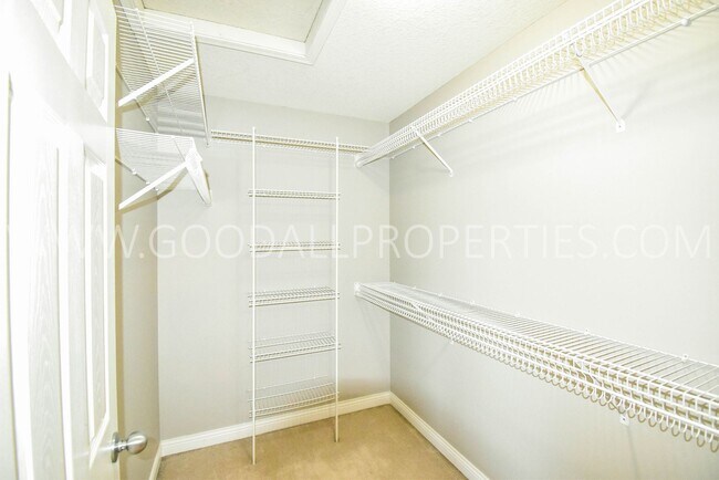 Building Photo - 3 Bedroom Home in West Des Moines