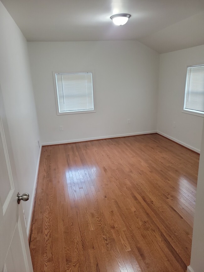 Building Photo - 7107 Greenvale Pkwy