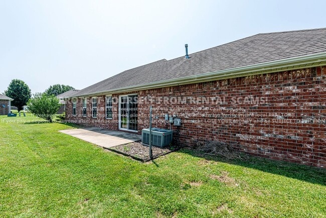 Building Photo - 245 Ravenwood Rd