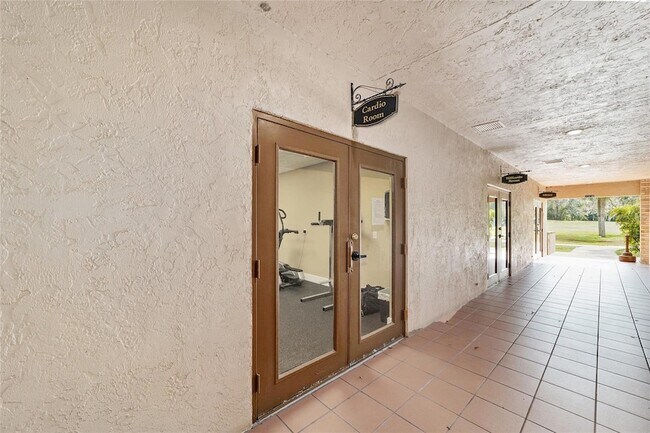 Building Photo - 1706 SW 27th St