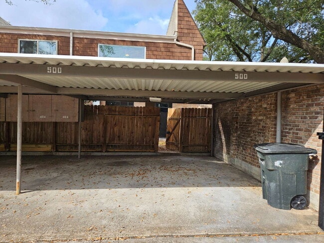 Building Photo - Fully Remodeled 3 Bed Home Near Galleria & Memorial Park - Utilities Included