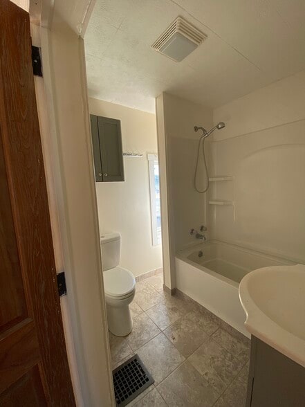 Bath - 96 Maryland St