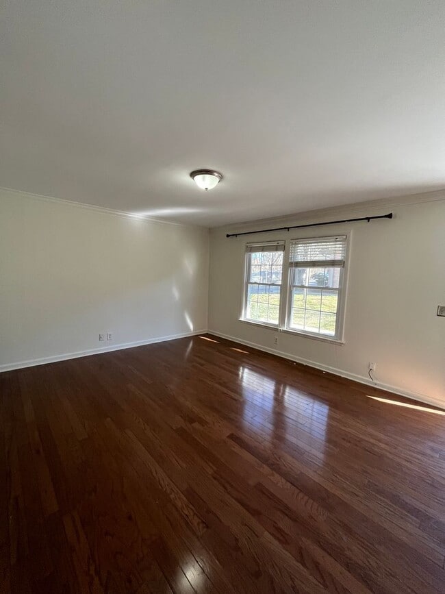 Building Photo - 2 bed/1.5 Bath Condo in Green Hills, Commu...