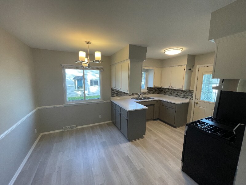 Building Photo - 4148 S Herman St