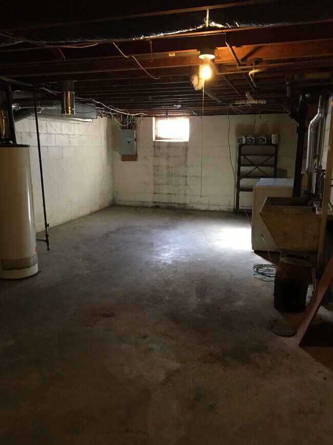 Building Photo - 5608 S 28th Ave