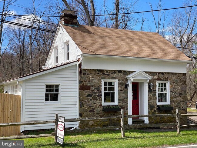 Building Photo - 1241 Taylorsville Rd