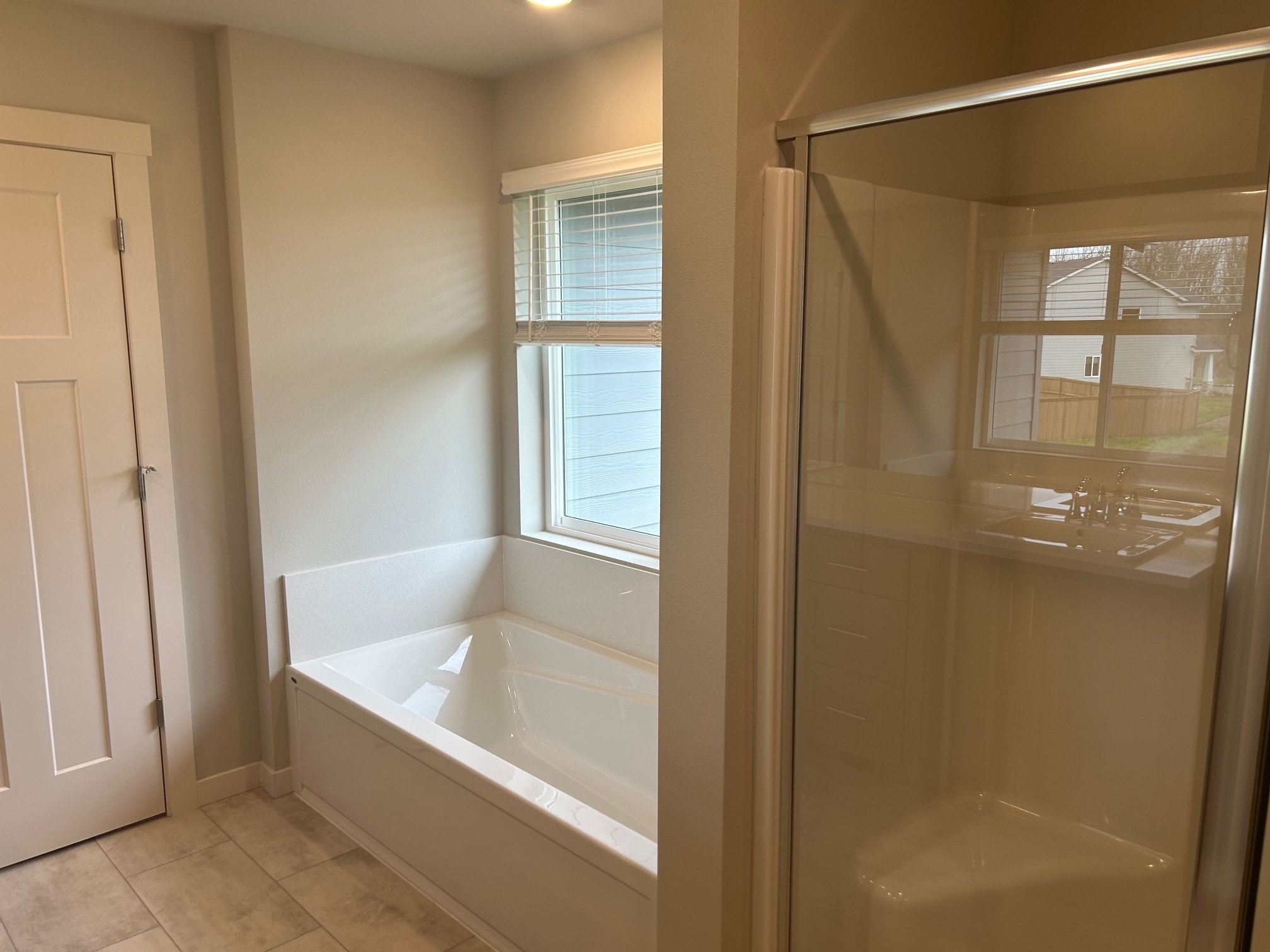 Primary Tub/Shower - 535 Withers Ct SE