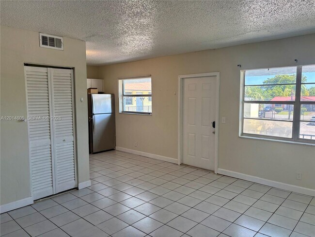 Building Photo - 651 NW 42nd Ct