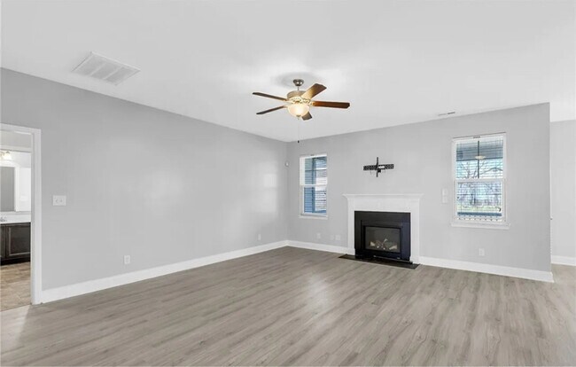 Building Photo - 908 Liberty Ln
