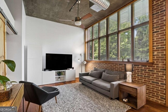 Building Photo - 640 Glen Iris Dr NE