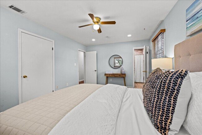 Building Photo - 4783 Rosecroft St