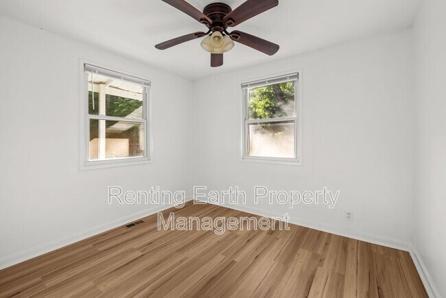 Building Photo - 604 Annie Laura Dr