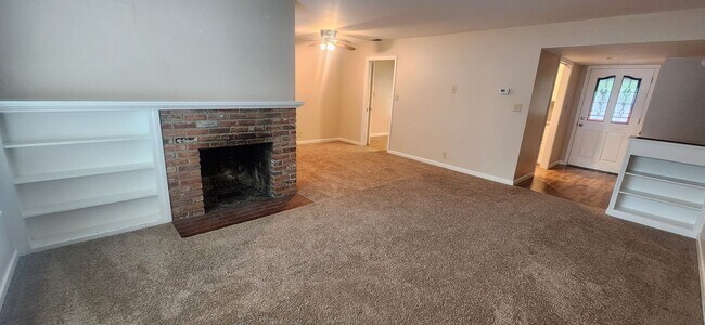 Building Photo - Beautifully Updated 3 Bedroom 2 Bathroom Home in the Highly Desirable S. Land park Neighborhood