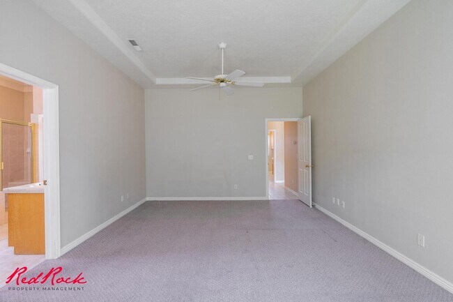 Building Photo - Comfortable 3-bedroom Home. Small Dog Frie...