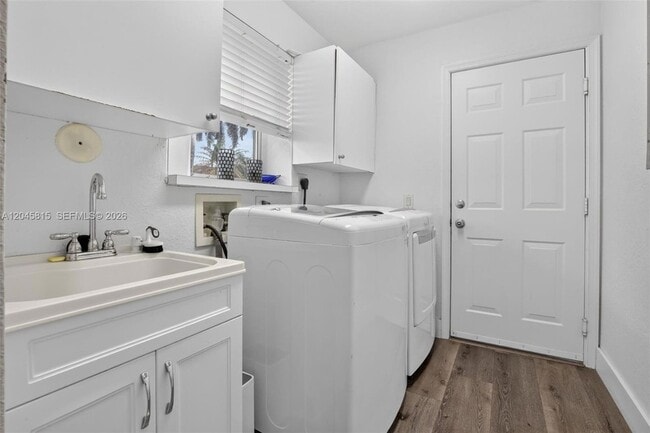 Building Photo - 981 Waterside Cir
