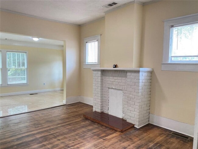 Building Photo - 175 Park Dr