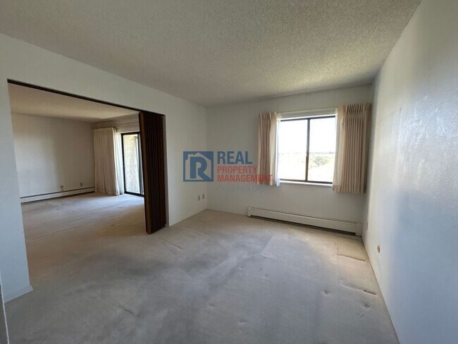 Building Photo - 13902 E Marina Dr