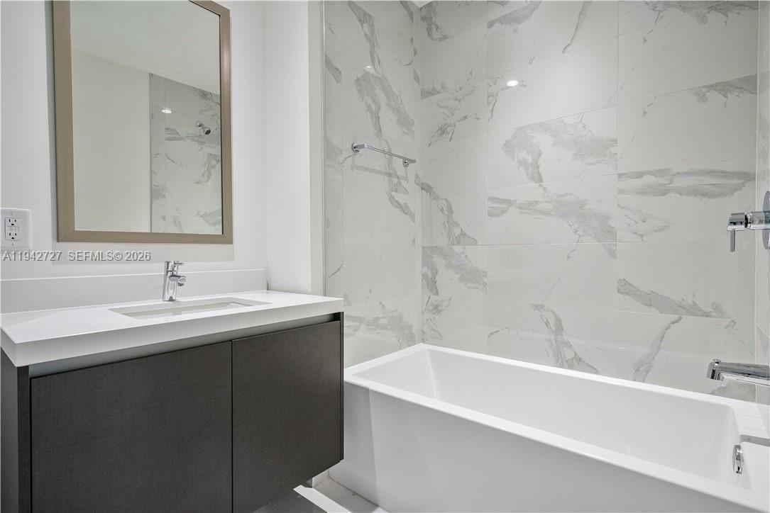 Building Photo - 851 NE 1st Ave