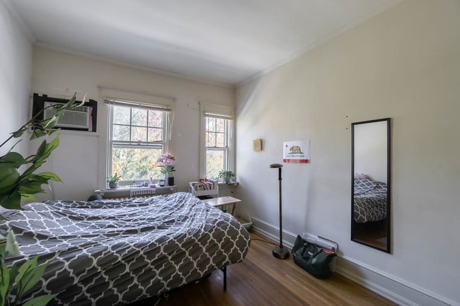 Building Photo - 3204 Porter St NW