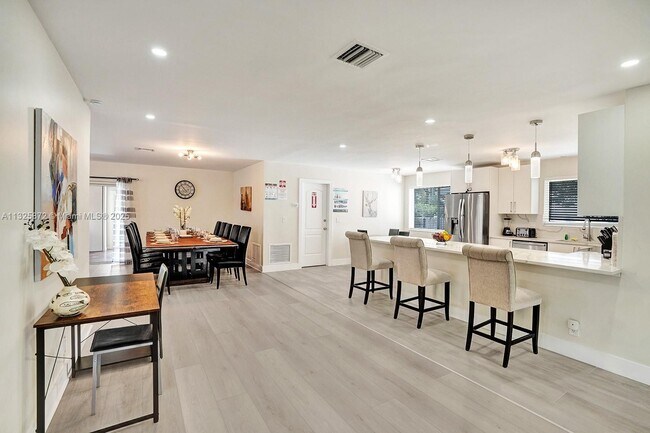 Building Photo - 1018 Adams St