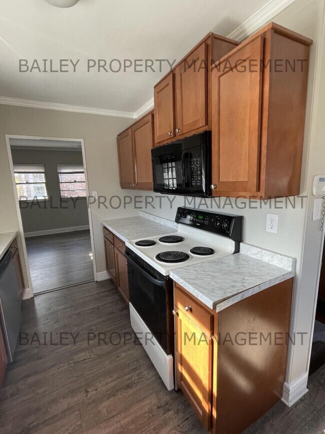 Building Photo - 1661 Richmond Dr