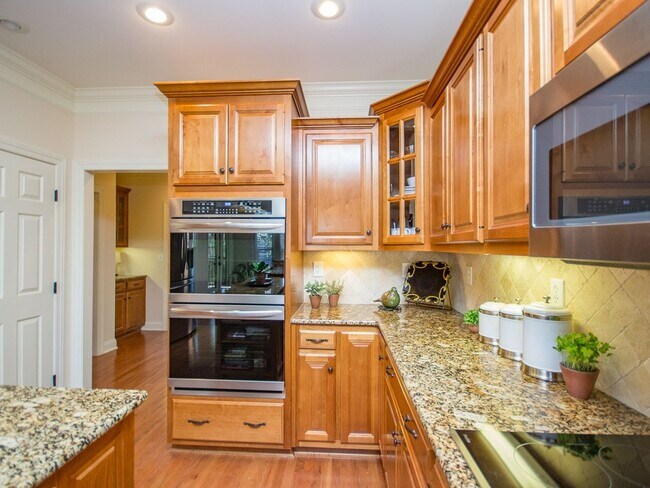 Building Photo - Lake Forest Subdivision. Enjoy all the amenities!