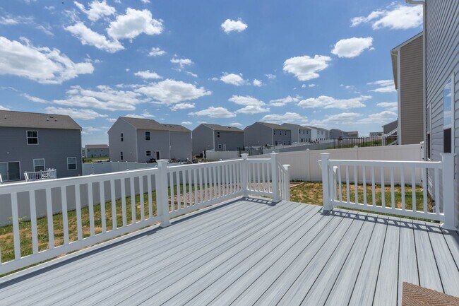 Building Photo - 4 Bed, 3 Bath, Single Family Home in Hedgesville, WV