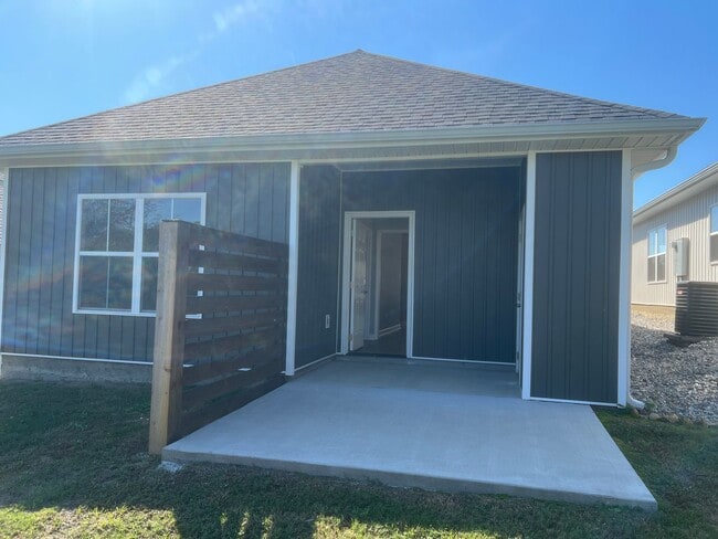 Building Photo - 3 Bed 3 Bath Home