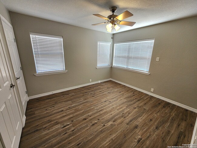 Building Photo - 112 Bluebonnet Rd