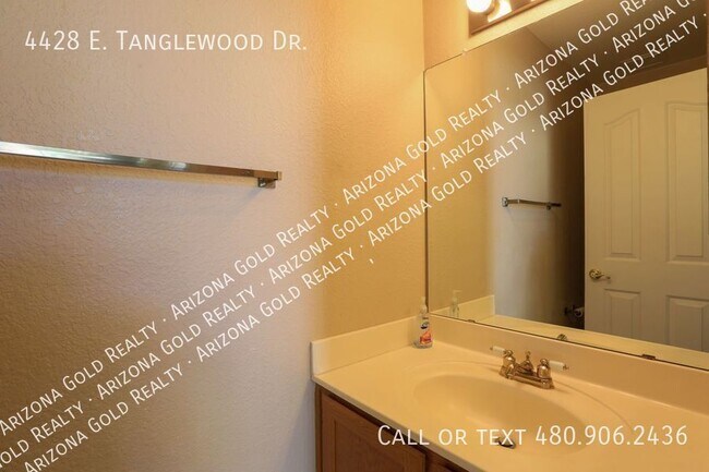 Building Photo - 4428 E Tanglewood Dr