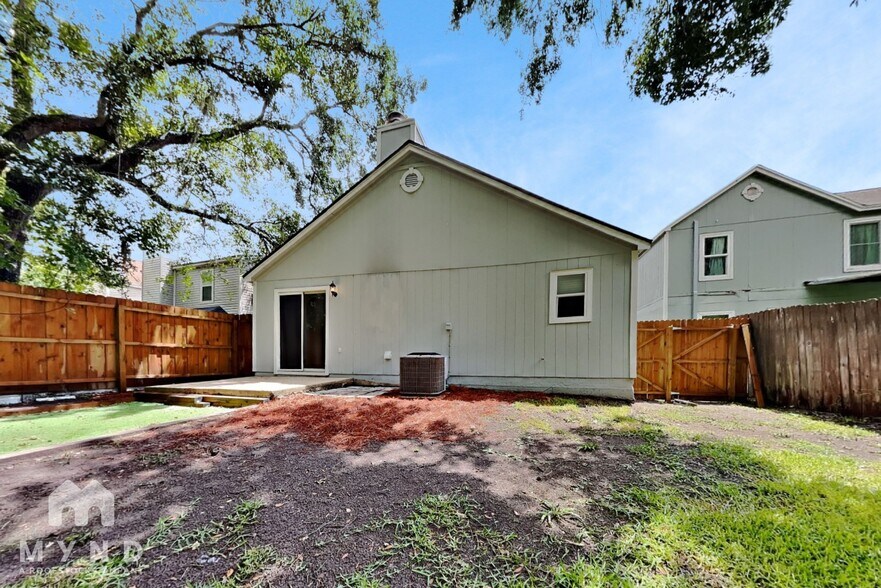 Building Photo - 580 Staffordshire Dr