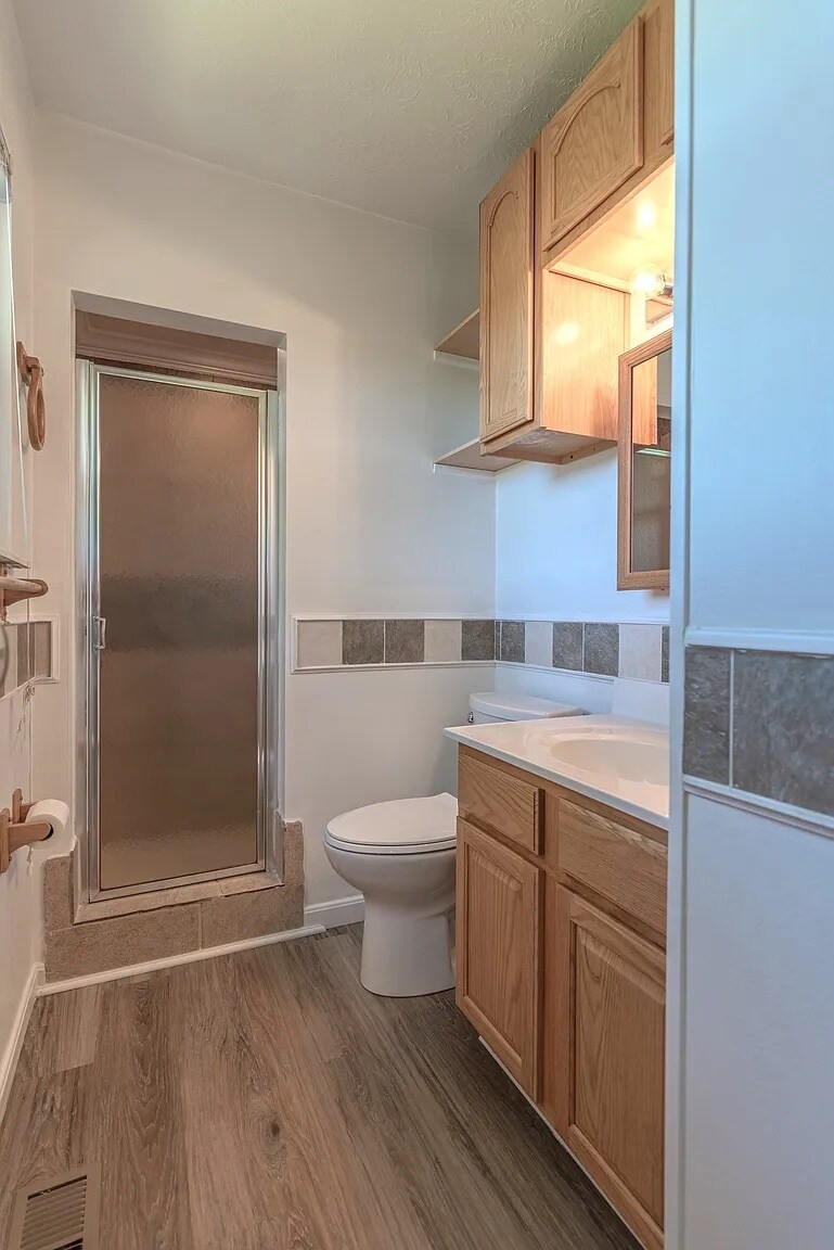 Building Photo - 1047 Alpine Ct
