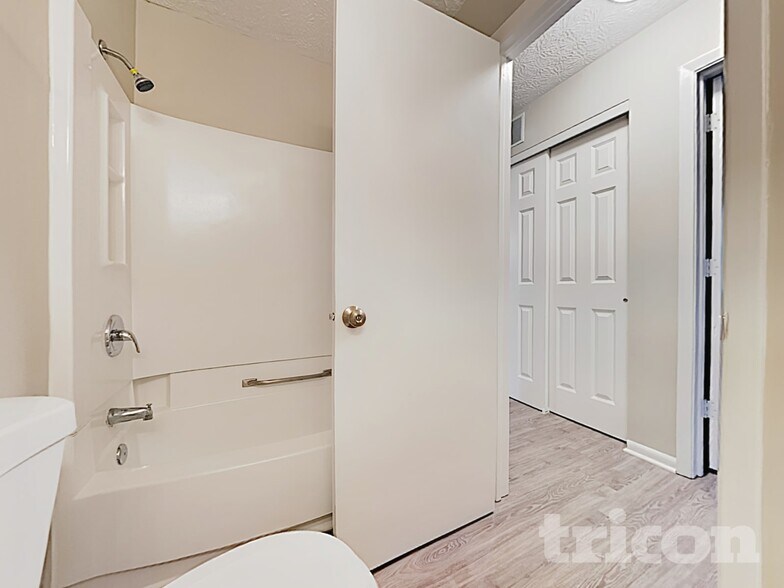 Building Photo - 8605 Lighthorse Dr