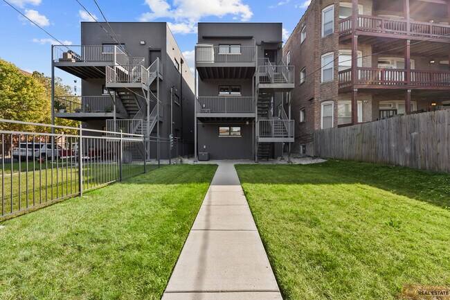 Building Photo - 4402 S Prairie Ave