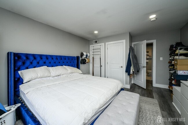 Building Photo - 569 Liberty Ave