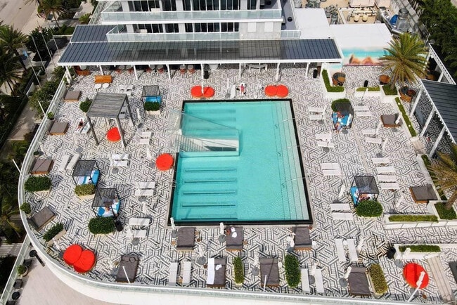 Building Photo - 3101 Bayshore Dr