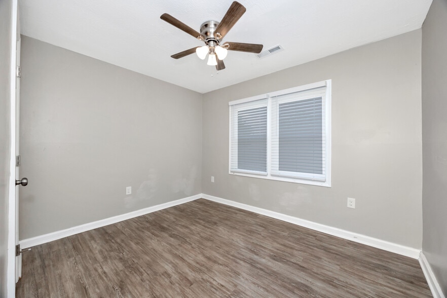 Building Photo - 907 Fairway Dr NW