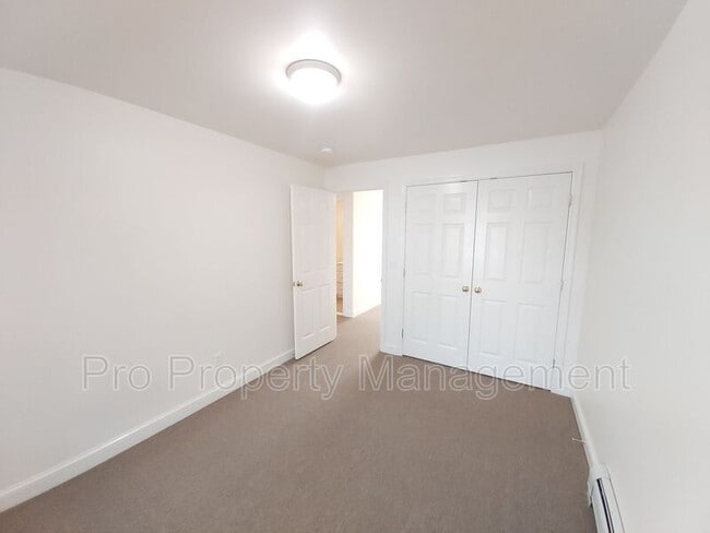 Building Photo - 131 Railroad St