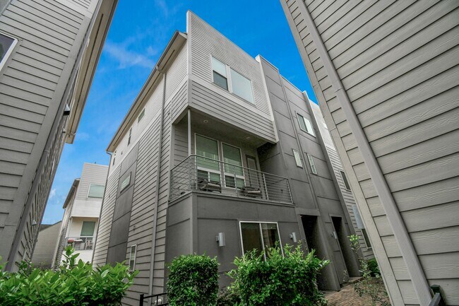 Building Photo - 326 Eado Park Cir