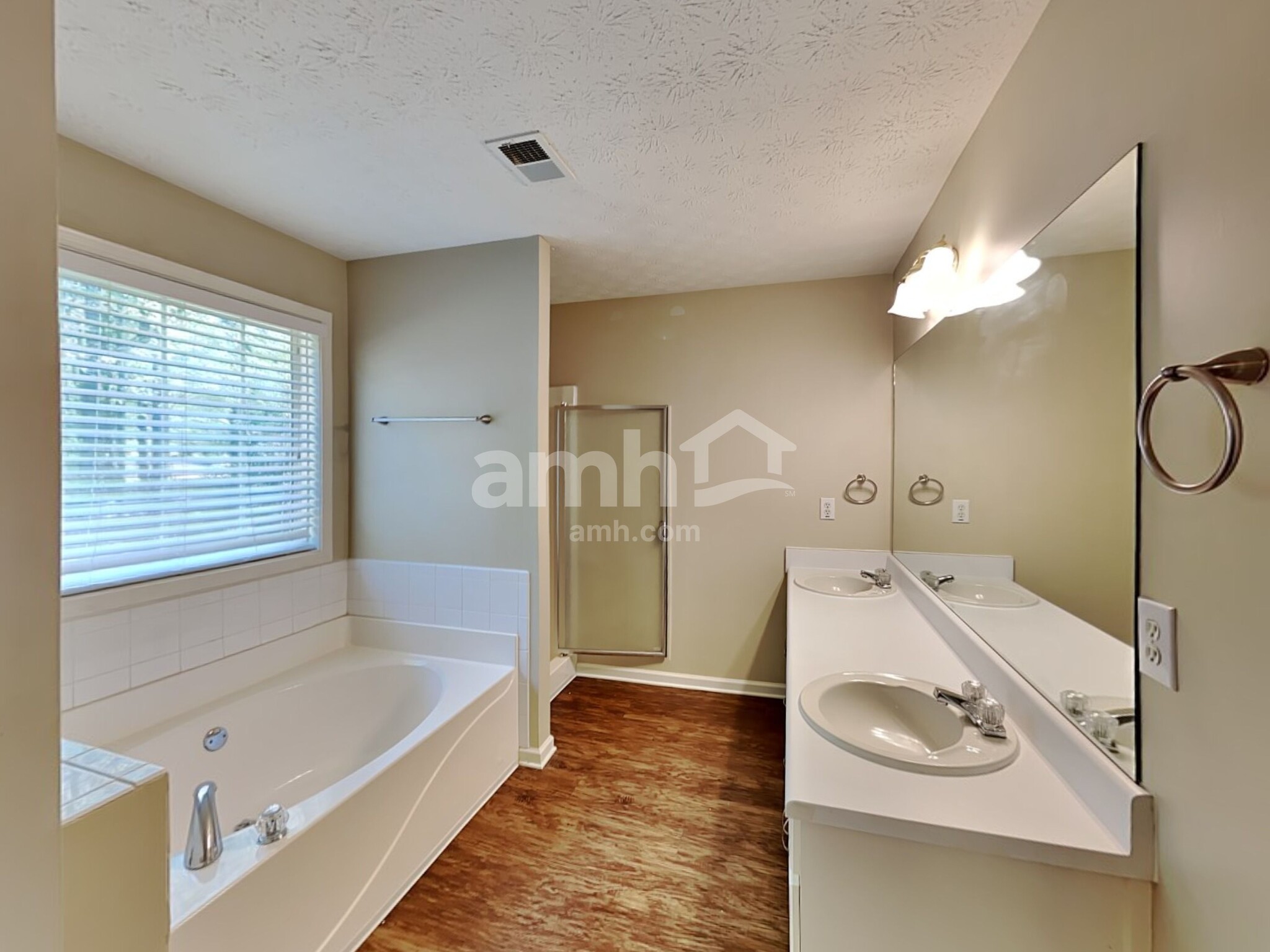 Building Photo - 661 Stonecrest Dr