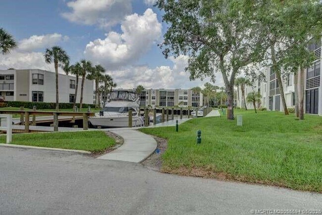 Building Photo - 1950 SW Palm City Rd