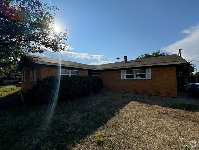 Building Photo - 5412 39th Dr