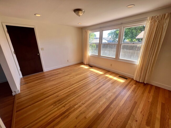 Building Photo - 2570 Aztec Ave
