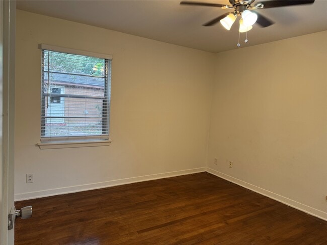 Building Photo - 4013 Newshire Dr