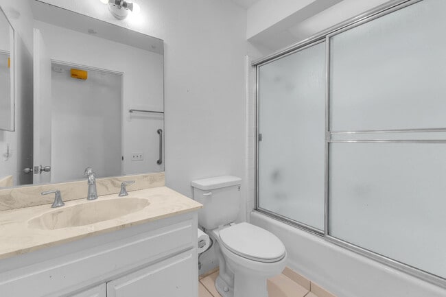 Building Photo - 53780 Avenida Diaz