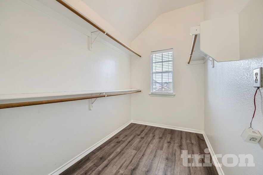 Building Photo - 9705 Gallatin Ln