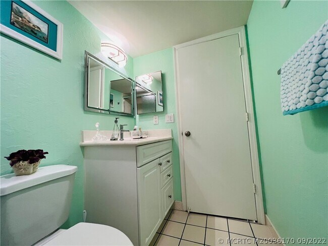 Building Photo - 10044 S Ocean Dr