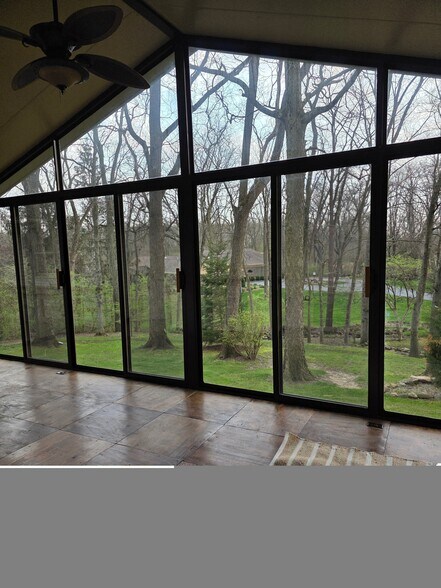 Building Photo - 2924 S Walnut Hill Dr