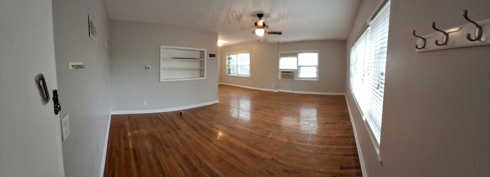 Building Photo - 768 E 900 S