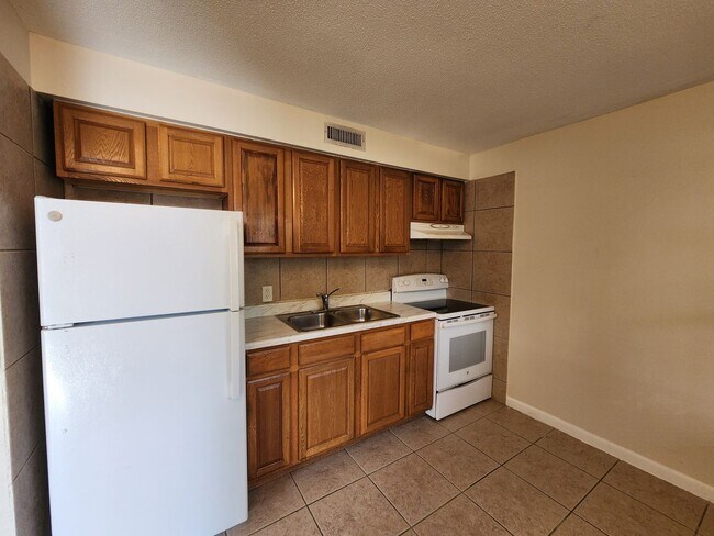 Building Photo - 1761 Fowler St